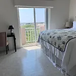 The Queen Of Cozumel - Urban Empire En-Suite City View - For Couples In Mind