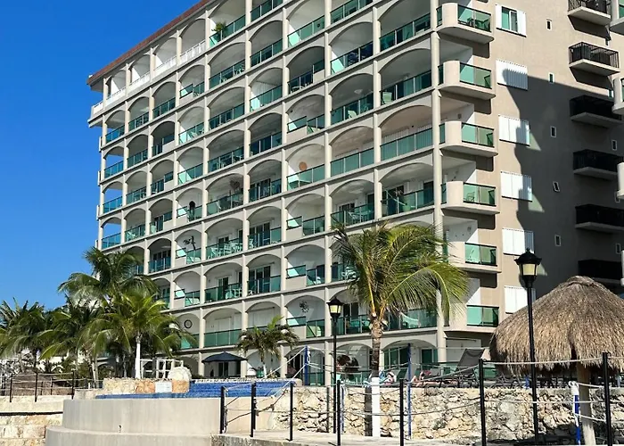 The Queen Of Cozumel - Urban Empire En-Suite City View - For Couples In Mind