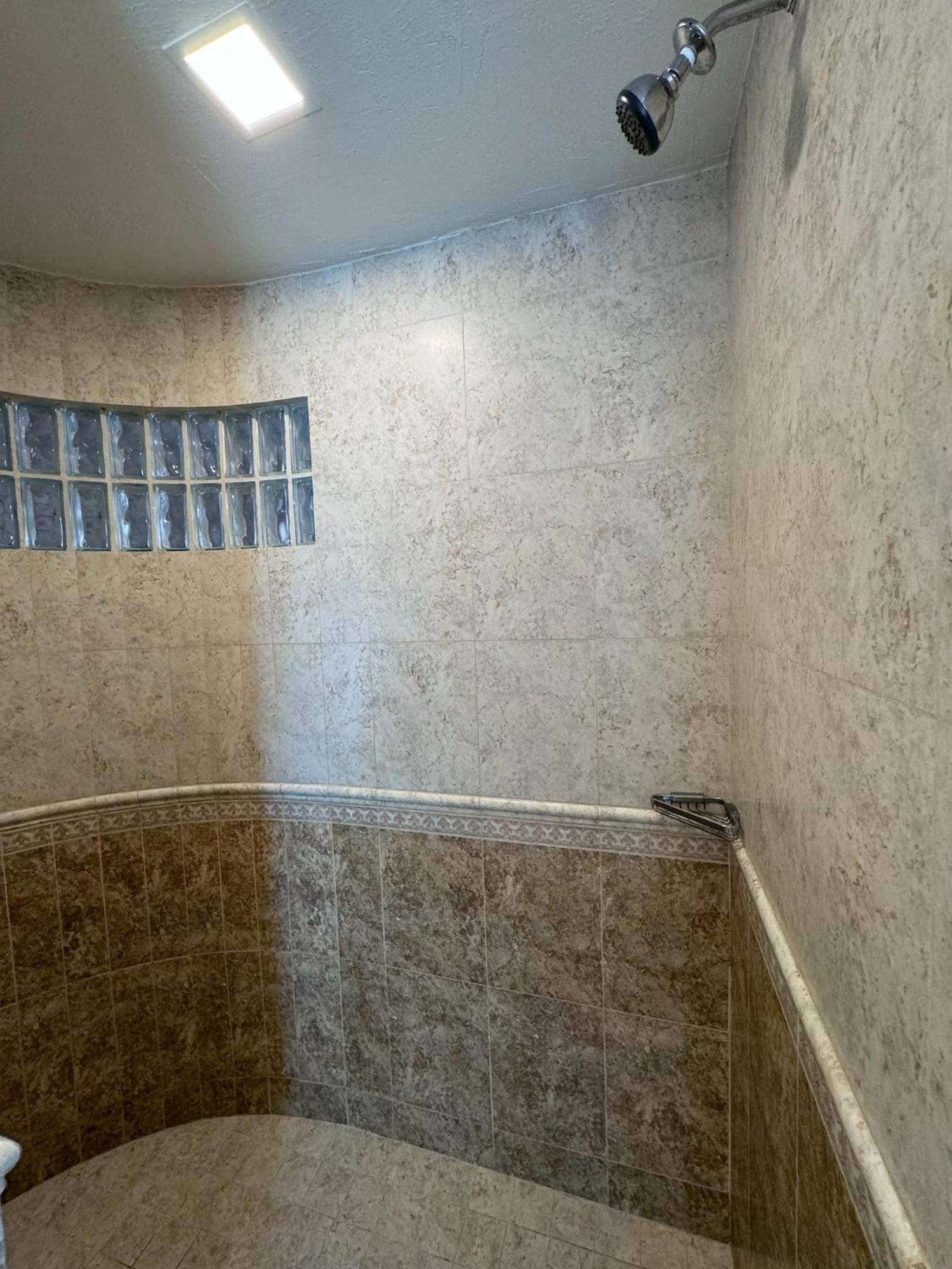 The Queen Of - Urban Empire En-suite View - For Couples In Mind *