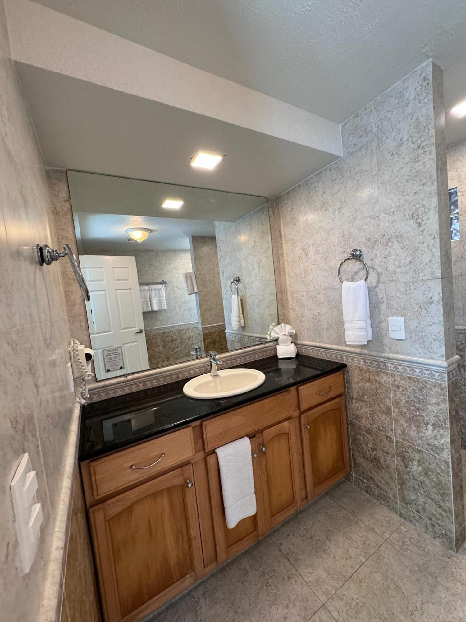 The Queen Of - Urban Empire En-suite View - For Couples In Mind Apartment