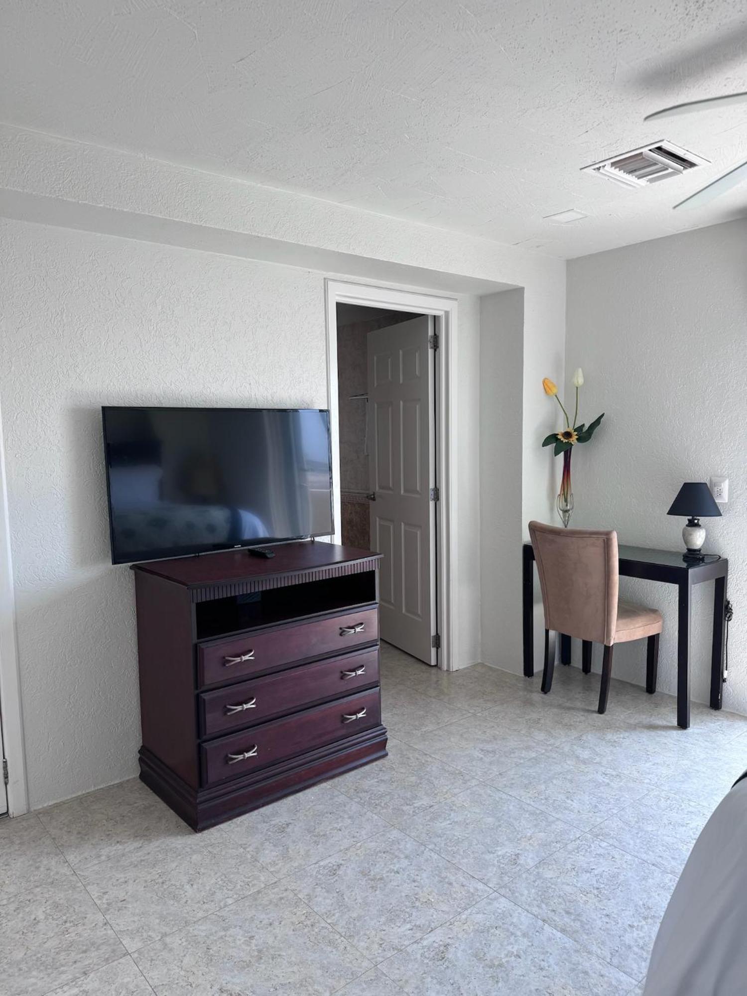 The Queen Of - Urban Empire En-suite View - For Couples In Mind *