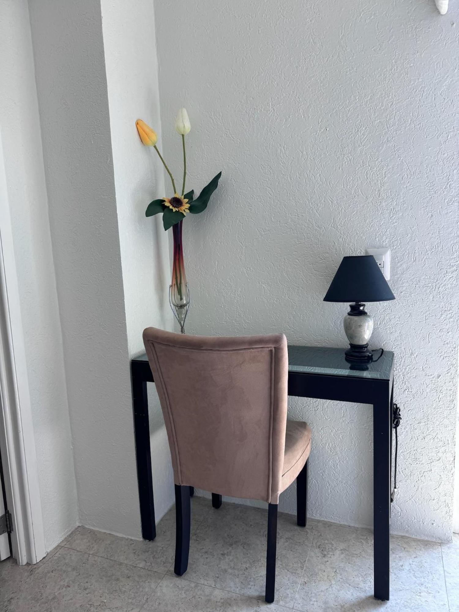 The Queen Of - Urban Empire En-suite View - For Couples In Mind Apartment